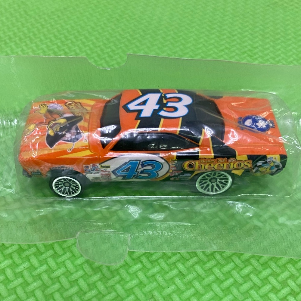 Hot Wheels Diecast Racing Car - Richard Petty 1970